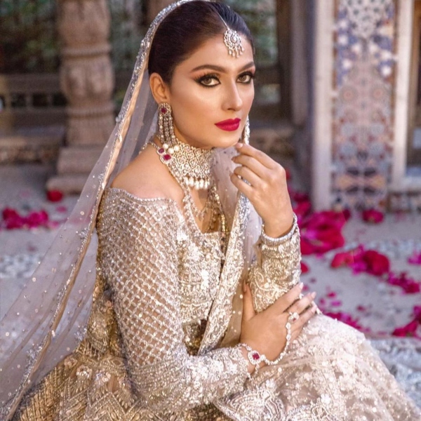 ayeza khan bridal dress