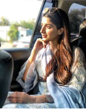 Mawra Hocane pakistani celebrities samina pirzada 